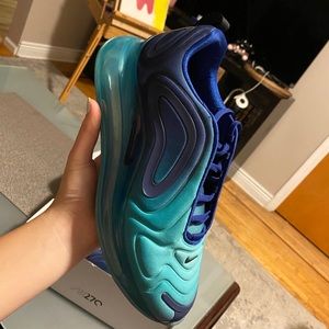 Nike Air Max 720 women’s size 10